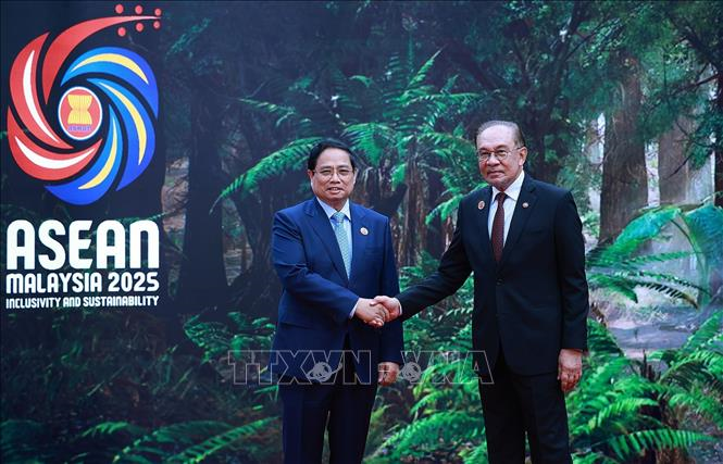 Thủ tướng Malaysia đón Thủ tướng Phạm Minh Chính và các Trưởng đoàn dự Hội nghị cấp cao ASEAN 47